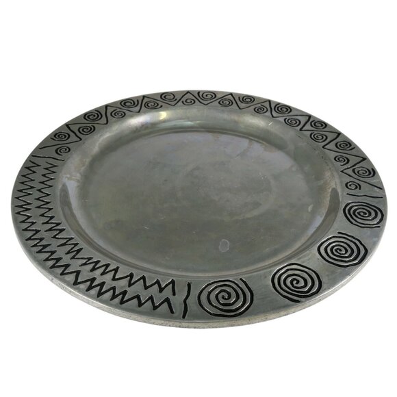 Wilton Armetale “Reggae” Round Tray – 12¼", Cast Aluminum Serveware - Picture 2 of 4